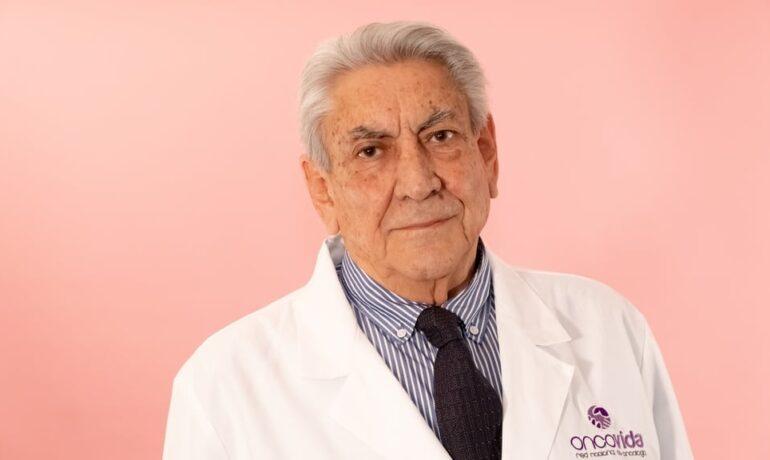 Dr. Raul Larraguibel, ginecólogo