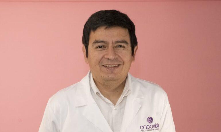 Dr. Rodrigo Vásquez, oncólogo de centro oncológico Oncovida, Providencia, Santiago.