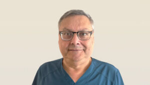 Dr. Luis Alvarado, hematólogo - oncólogo de Centro Oncológico Oncovida Providencia