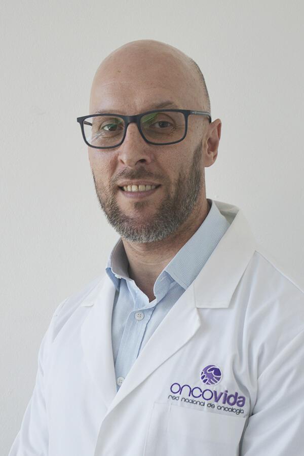 Dr. Ariel Zwenger oncólogo de Oncovida, centro oncológico en Providencia