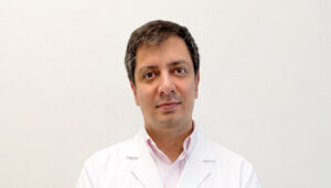 Dr Julio Cesar Ñúñez, cirujano digestivo de Oncovida. Centro Oncológico Providencia