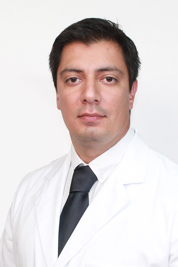 Dr Julio Cesar Ñúñez, cirujano digestivo de Oncovida. Centro Oncológico Providencia