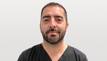 Luis Contreras, kinesiólogo centro médico VidaRed, Providencia