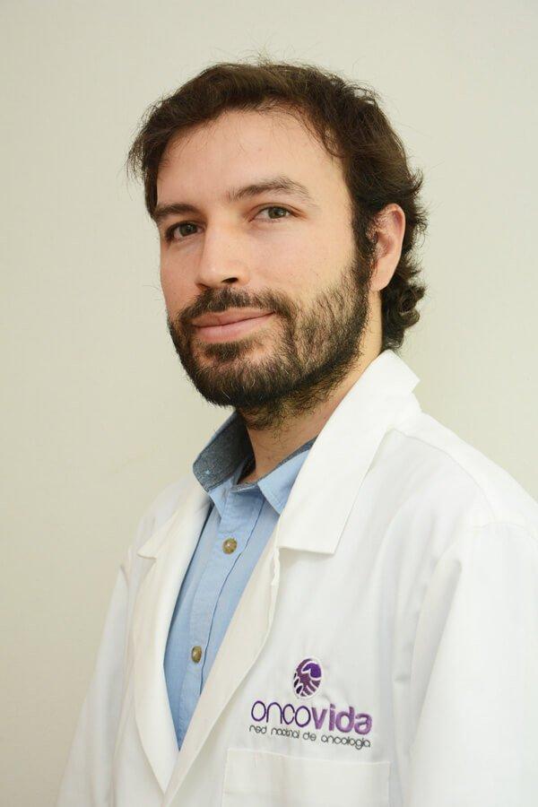 Doctor Rodrigo Cepeda médico de cuidados paliativos oncovida santiago