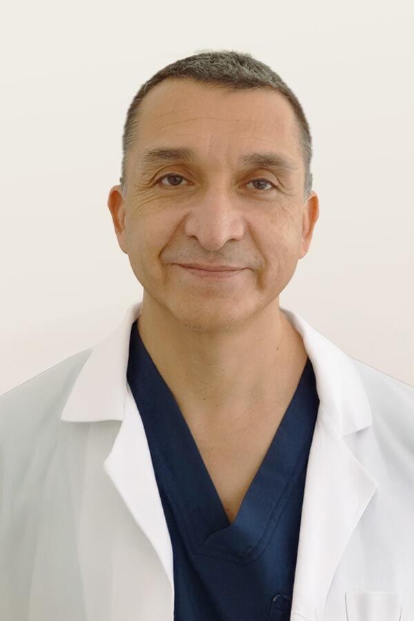Dr. Óscar Ahumada Arredondo, traumatólogo Oncovida. Centro Médico Manuel Montt, Providencia
